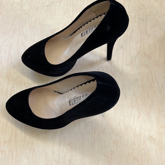 NWOT Ochenta Black Velvet high heeled shoes in size 7 - Picture 2 of 4